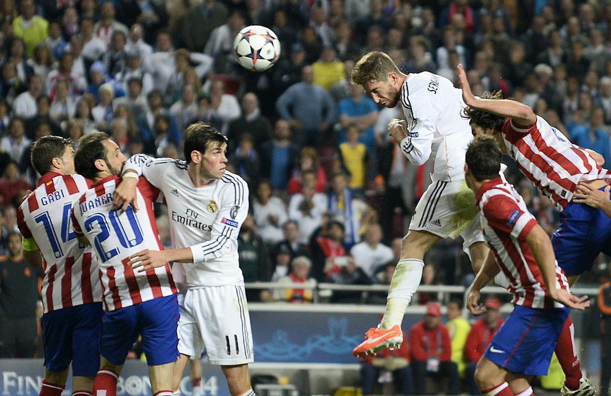 Ramos bật cao đánh đầu như búa bổ, đánh bại hoàn toàn Thibaut Courtois, gỡ hòa 1-1 cho Real. Ramos bật cao đánh đầu như búa bổ, đánh bại hoàn toàn Thibaut Courtois, gỡ hòa 1-1 cho Real.