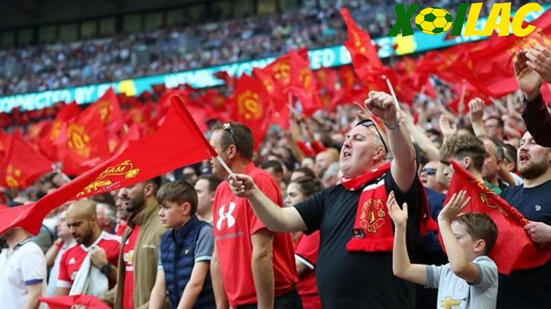 Sự cuồng nhiệt đáng yêu của fan MU Sự cuồng nhiệt đáng yêu của fan MU