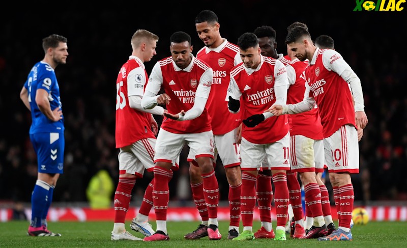 Arsenal đối đầu với Everton Arsenal đối đầu với Everton